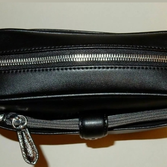 G.i.l.i 2 pc. Camera Leather Crossbody - Picture 2 of 8